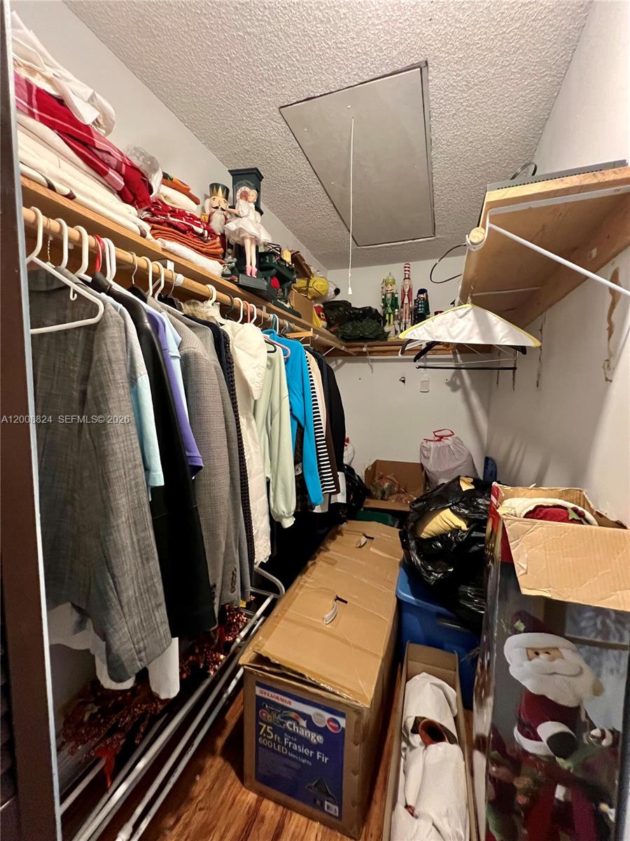 LOS PASEOS - Residential