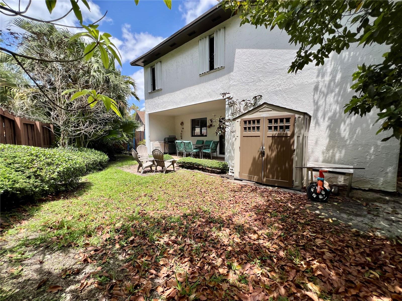 LOS PASEOS - Residential