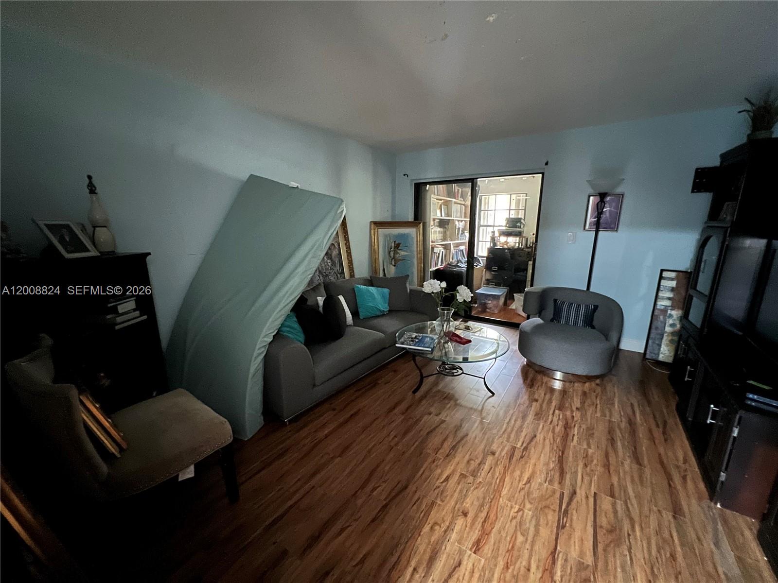 LOS PASEOS - Residential