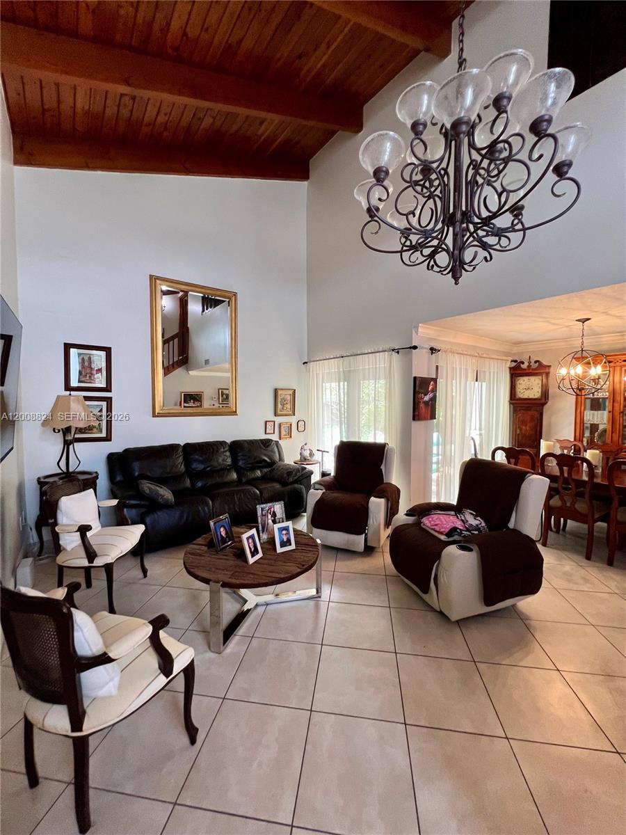 LOS PASEOS - Residential