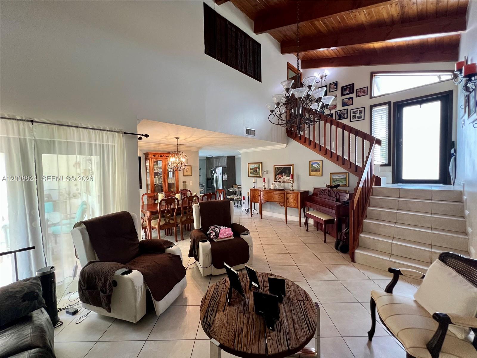 LOS PASEOS - Residential