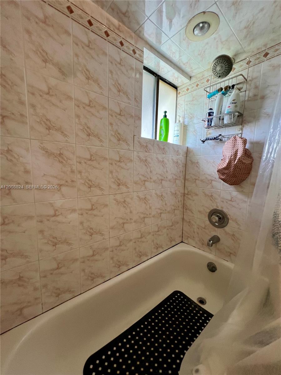 LOS PASEOS - Residential