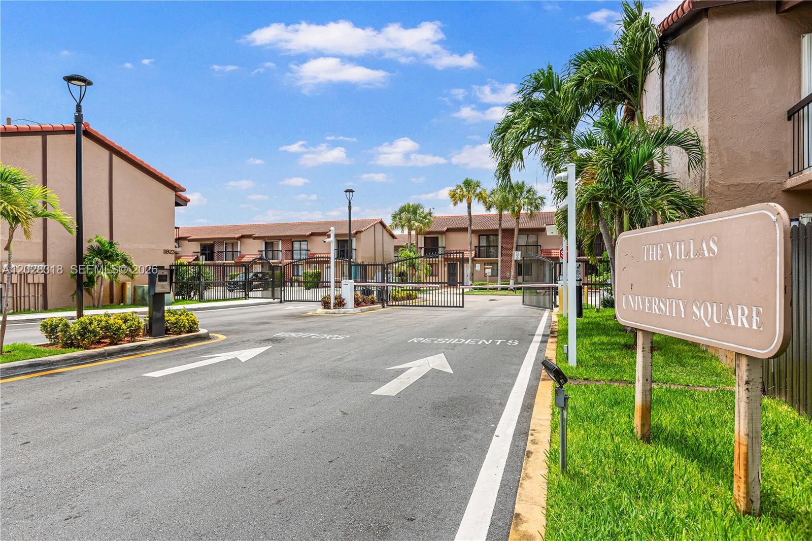 VILLAS UNIVERSITY SQUARE - Residential