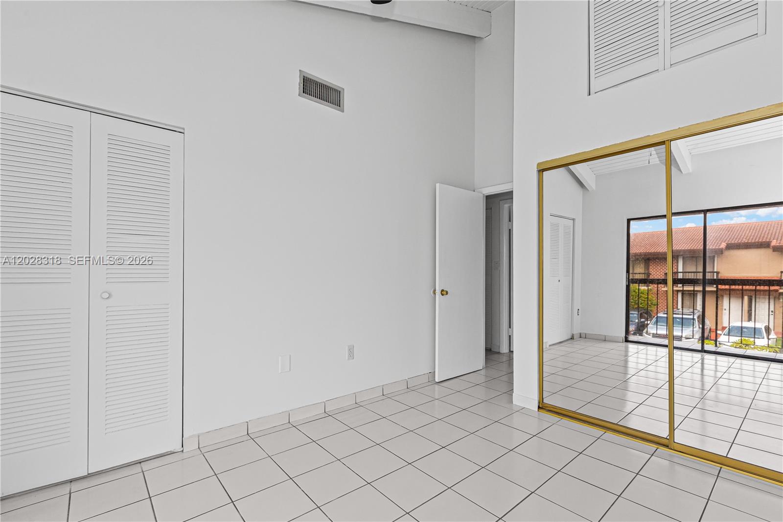 VILLAS UNIVERSITY SQUARE - Residential