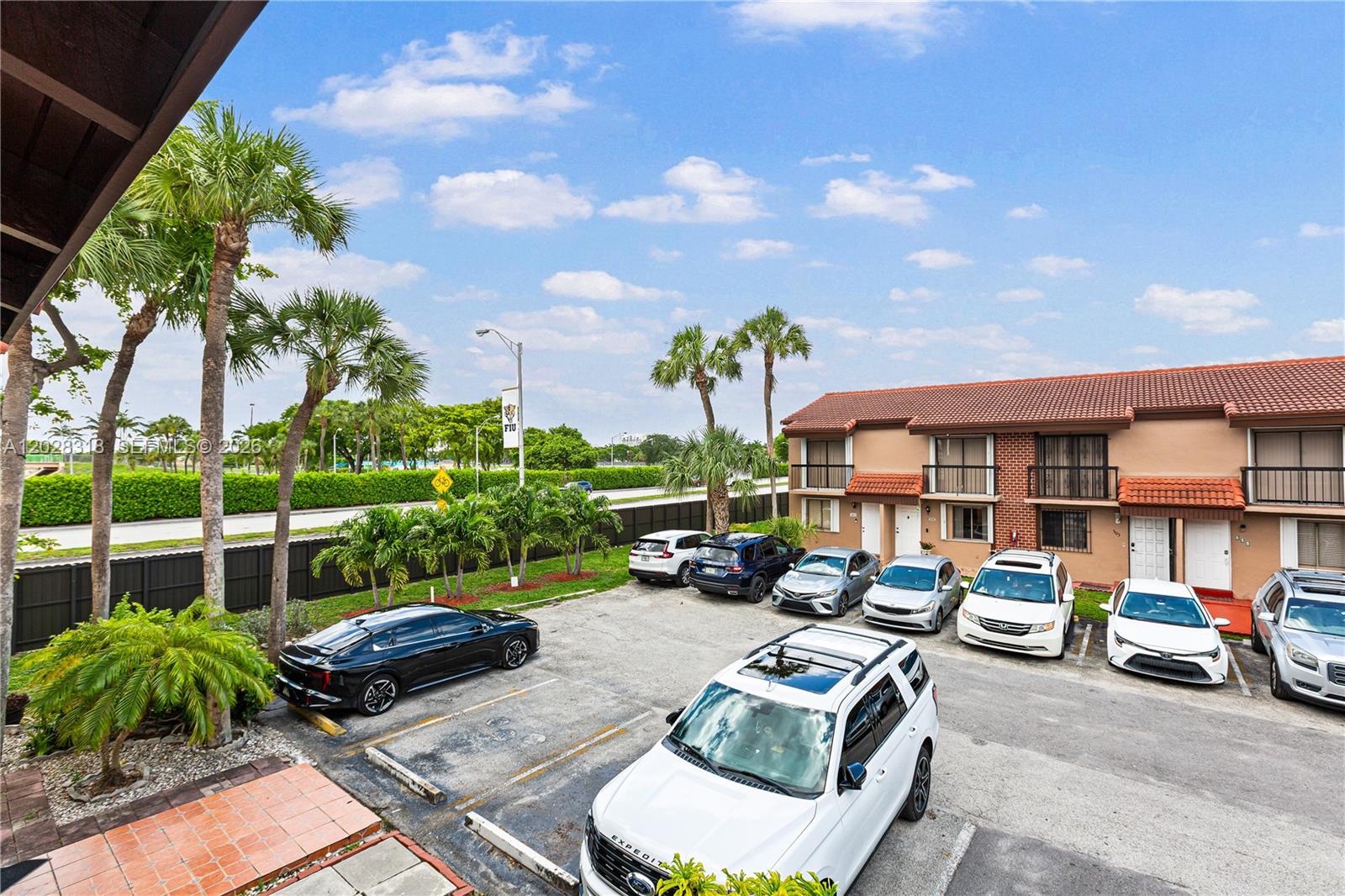 VILLAS UNIVERSITY SQUARE - Residential