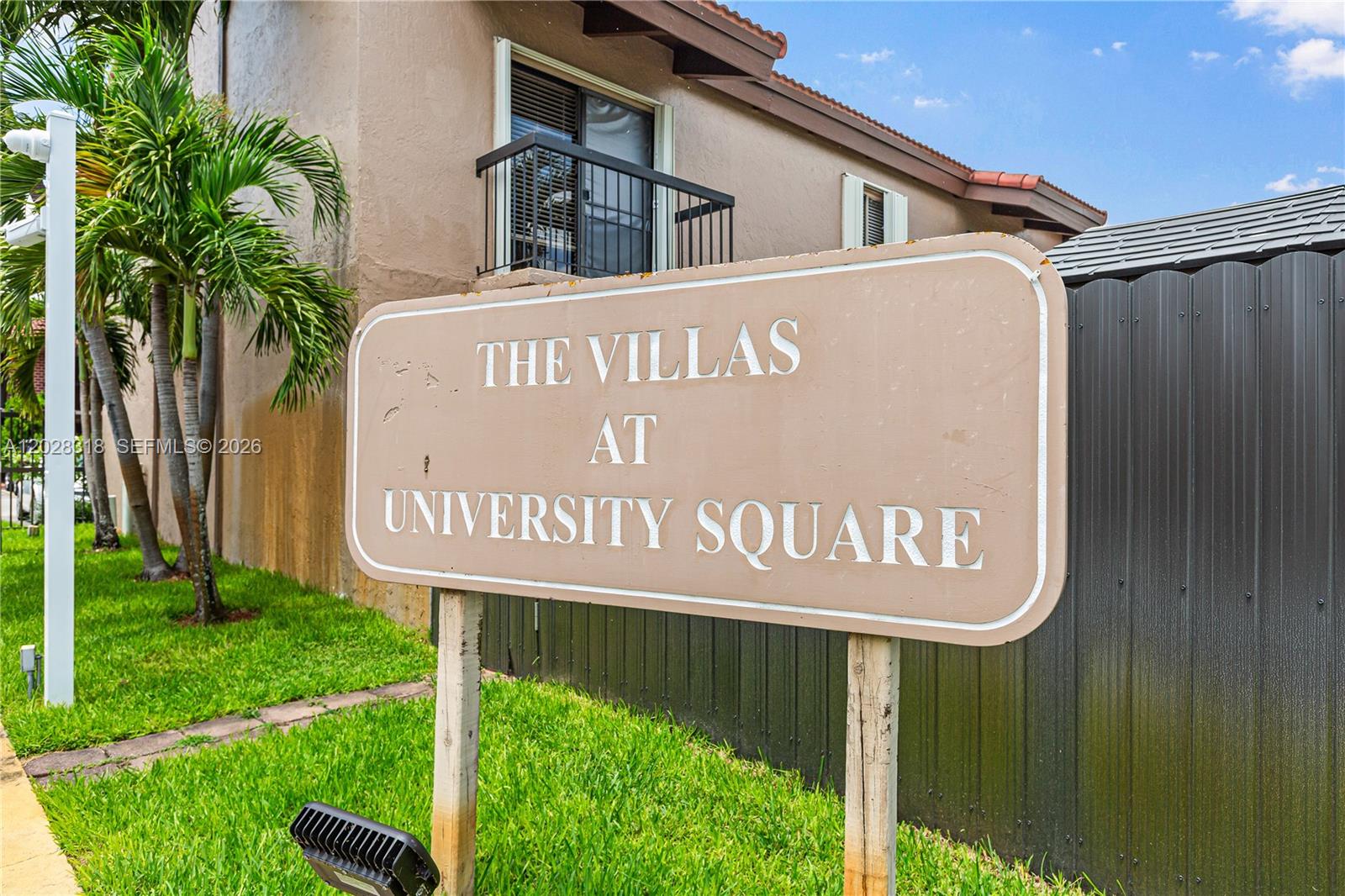 VILLAS UNIVERSITY SQUARE - Residential