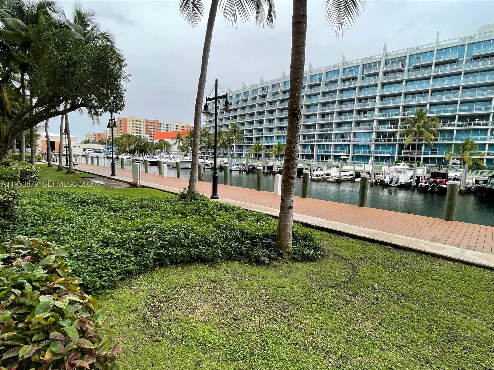 ALAQUA CONDO - Residential