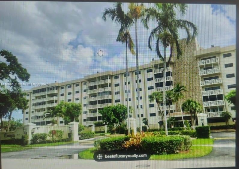 ATTENTION! GREAT OPPORTUNITY TO OWN IN THIS QUIET CONDO AND NEIGHBORSHOOD. 5 MINUTES TOAVENTURA MALL, 20 MINUTES TO THE MIAMI AND FORT LAUDERDALE INT'S AIRPORTS. AND GREAT SCHOOLS.BEAUTIFUL AND IMPECCABLE UNIT WITH HUGE MASTER BEDROOM WITH TWO LARGE WALKING CLOSETS, ALLCERAMIC FLOOR, WASHER INSIDE THE UNIT, LARGE BALCONY. BIULDING OFFERS VALET PARKING, BARBECUE AND PICNIC AREA, PARTY ROOM, 24 HOURS FRONT DESK &SURVEILLANCE CAMERAS INTERNET AND CABLE