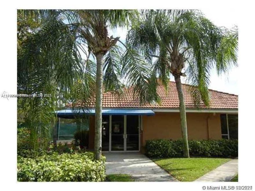 BEAUTIFUL AND SPACIOUS 2/2 APARTMENT , CENTRALLY LOCATED IN BELLA GRAND IN THE HEART OF PEMBROKE PINES. OPEN KITCHEN WITH GRANITE COUNTER TOPS AND STAINLESS STEEL APPLIANCES. TILE ALL THROUGH THE UNIT, WASHER AND DRYER INSIDE, SPLIT FLOOR PLAN, SPACIOUS BALCONY AND STORAGE. GREAT SCHOOLS, CLOSE TO MEMORIAL REGIONAL HOSPITAL, PEMBROKE LAKES MALL, RESTAURANTS AND MAYOR HIGHWAYS. COMMUNITY POOL AND TENNIS. FAST CONDO APPROVAL. EASY TO SHOW ON LOCK BOX.