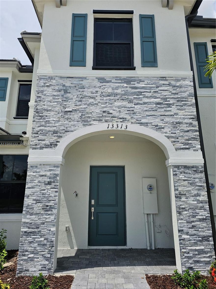 TOWNHOUSE in PINEVISTA!!! 3 Bedrooms / 2 1/2 Baths. Stainless steel appliances. washer/dryer. Fenced backyard. Great location, you will find Amazon Warehouse, Air force Base, Walmart, Publix, Baptist Hospital, shops within 10 mins driving distance. Gated community. 5 mins to Turnpike. All information is approximate and not warranted or guaranteed. YOU HAVE TO SEE IT!!!!!