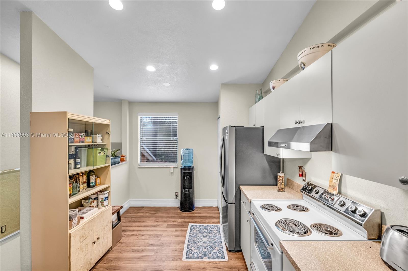 CIRCLE VILLAS (THE) CONDO - Residential