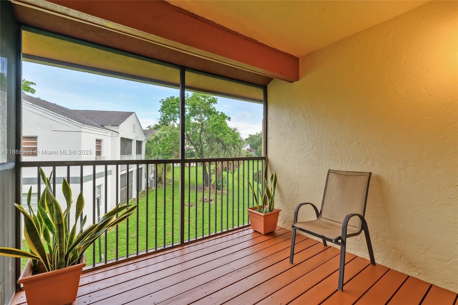 CIRCLE VILLAS (THE) CONDO - Residential