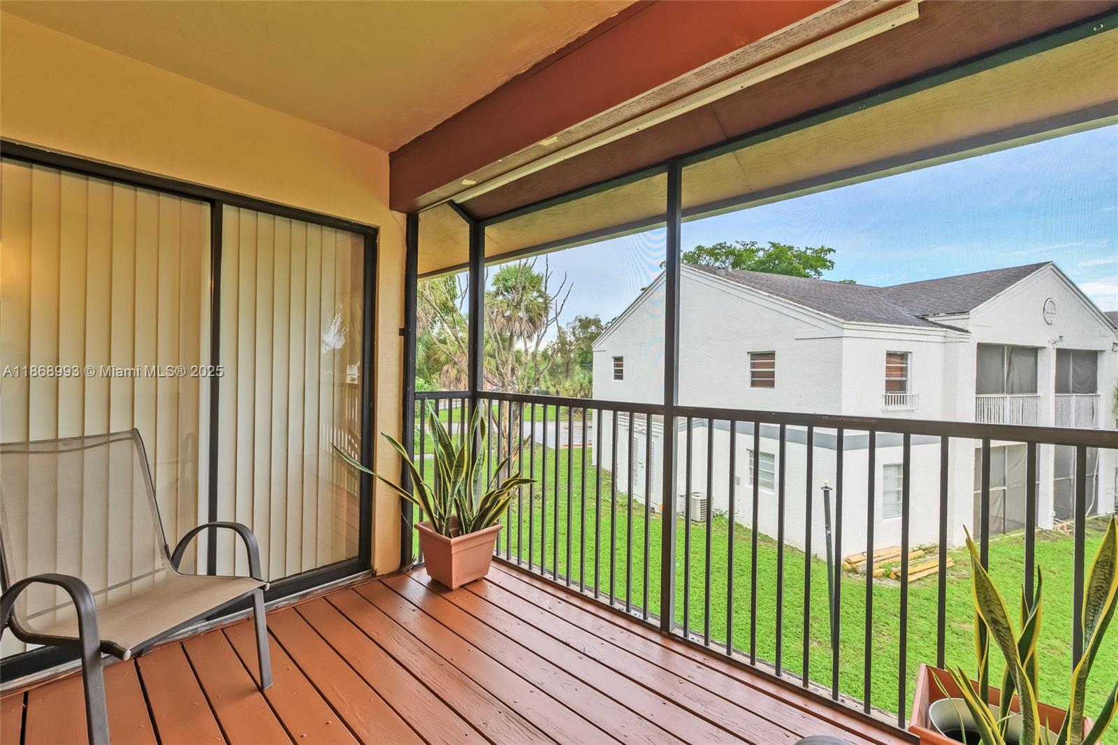 CIRCLE VILLAS (THE) CONDO - Residential