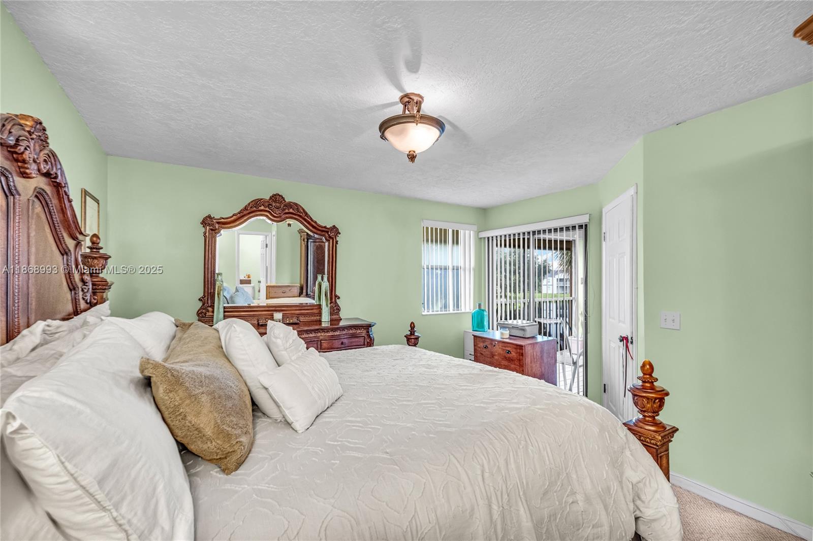 CIRCLE VILLAS (THE) CONDO - Residential