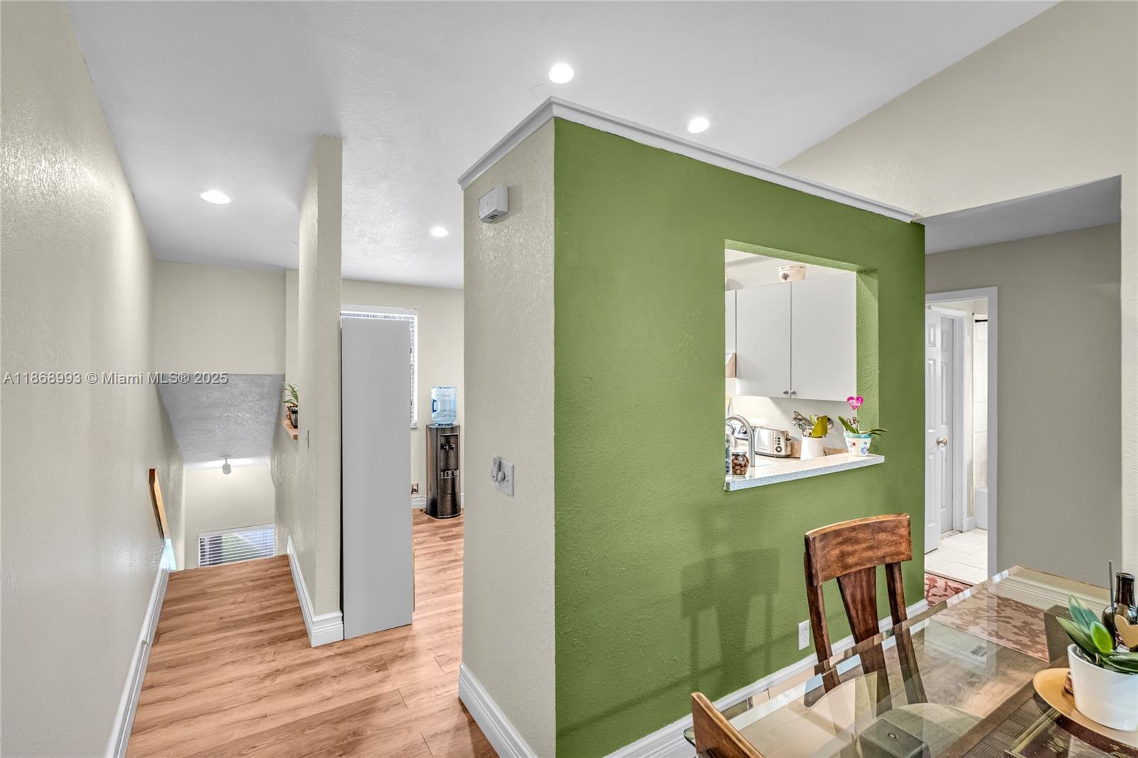 CIRCLE VILLAS (THE) CONDO - Residential