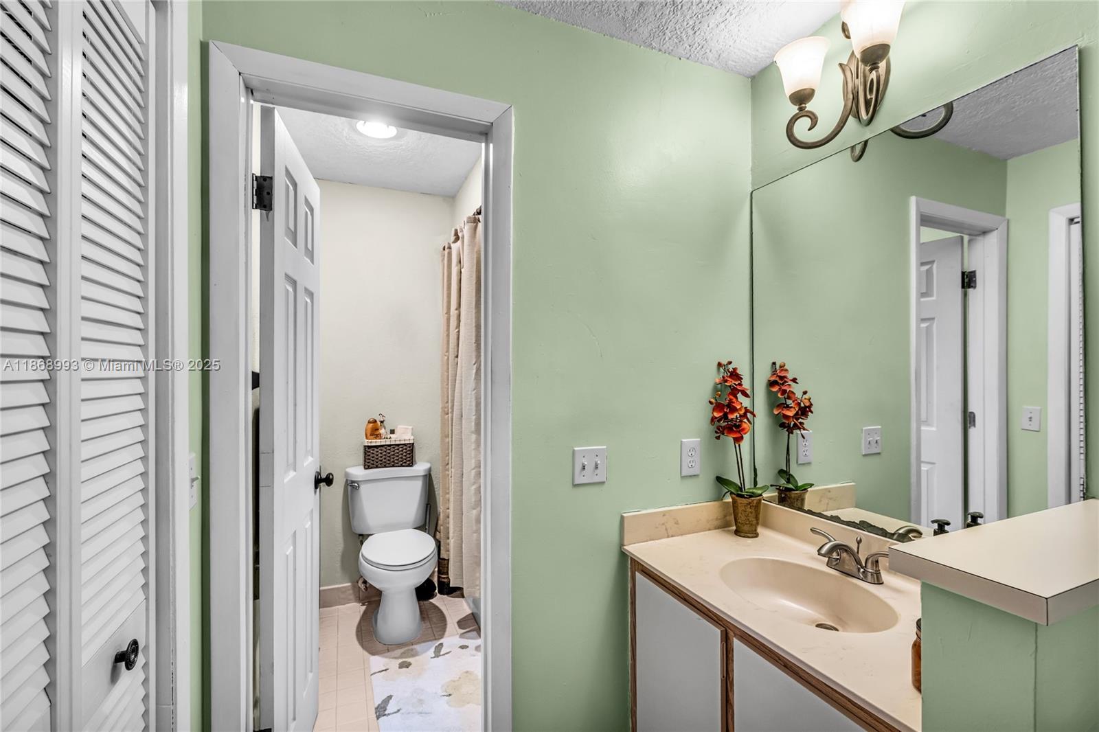 CIRCLE VILLAS (THE) CONDO - Residential