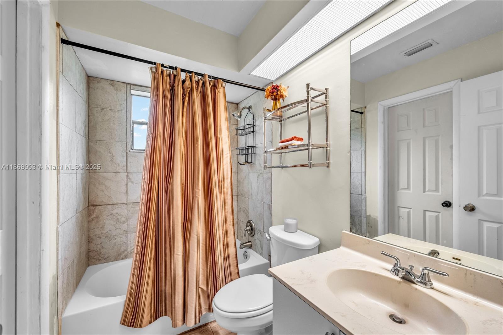 CIRCLE VILLAS (THE) CONDO - Residential