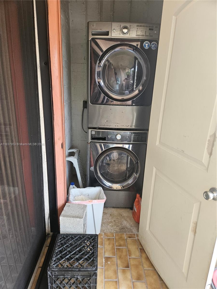 855 NE 209th St 203-34