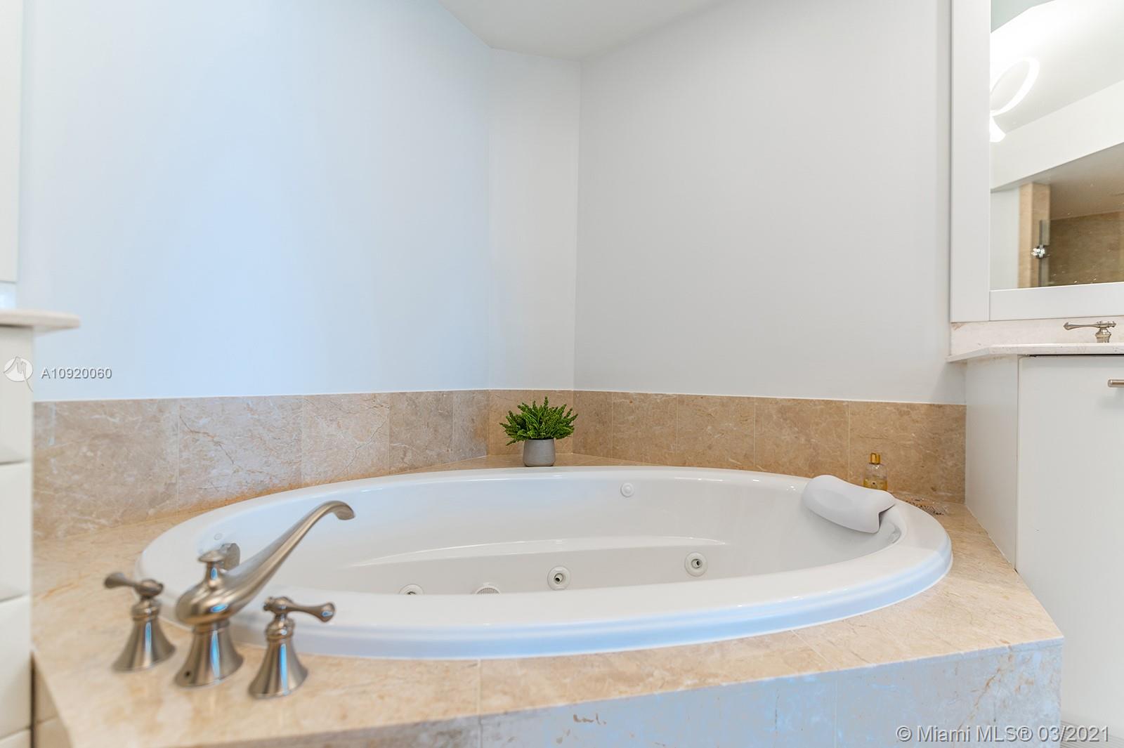 DIPLOMAT OCEANFRONT RESID - Residential Lease