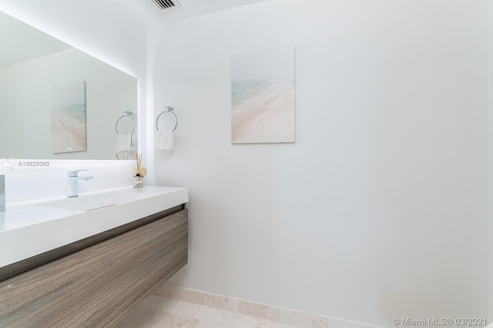 DIPLOMAT OCEANFRONT RESID - Residential Lease