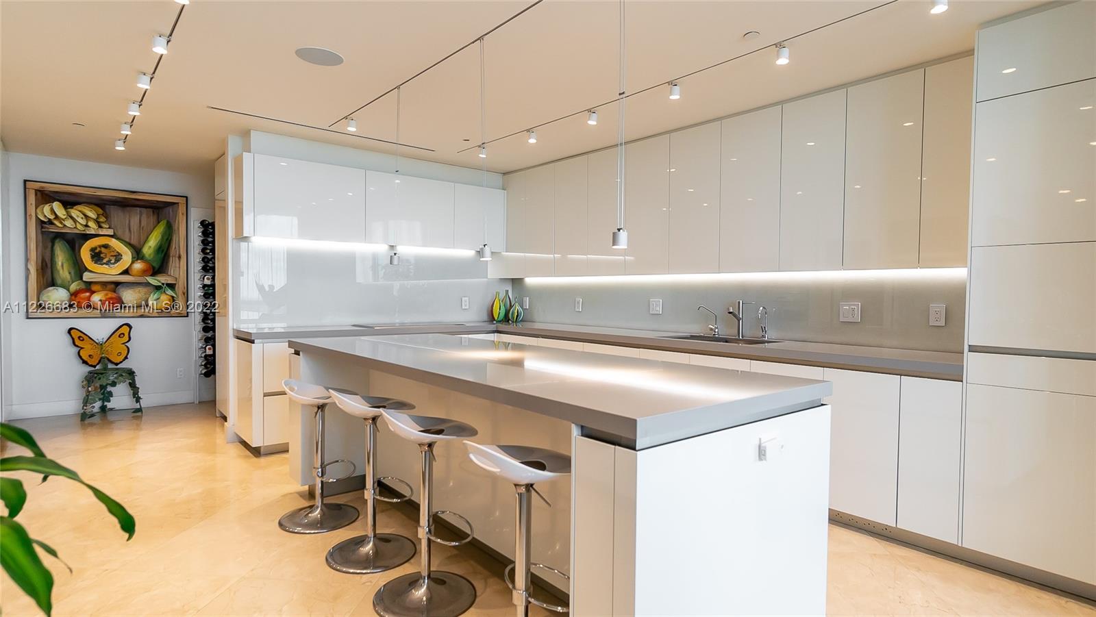 SANTA MARIA CONDO - Residential