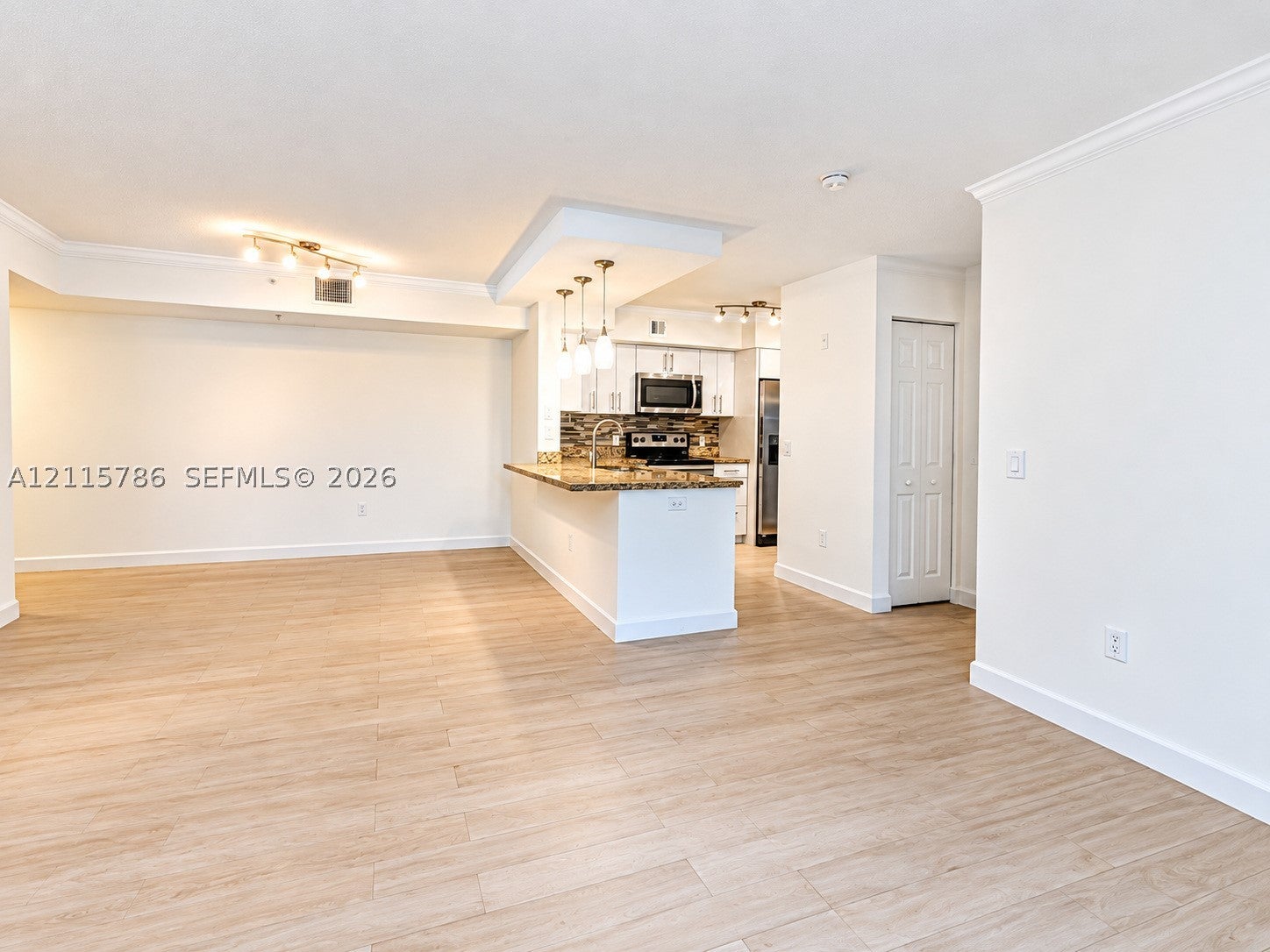 2494 Centergate Dr 202