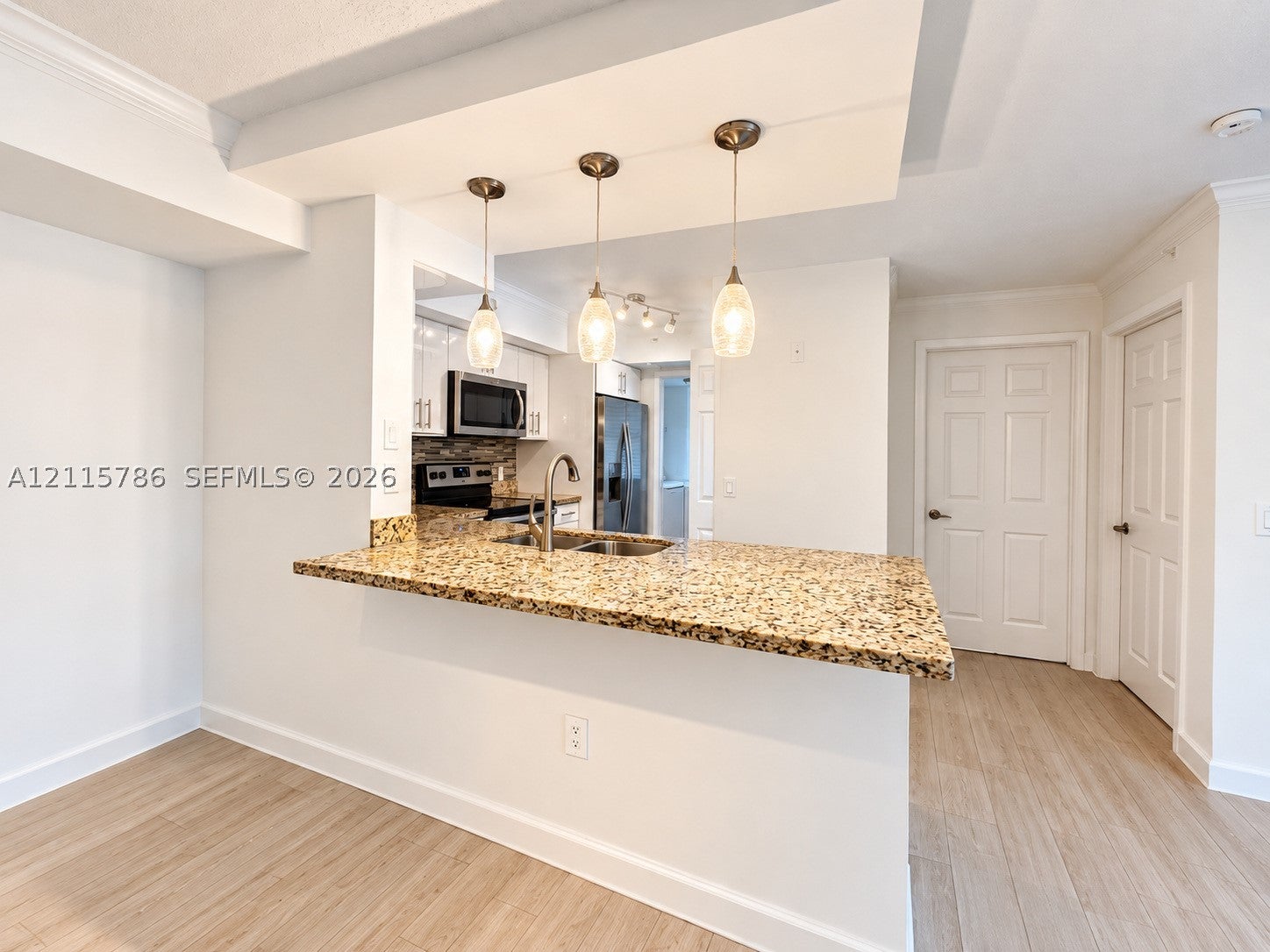 2494 Centergate Dr 202