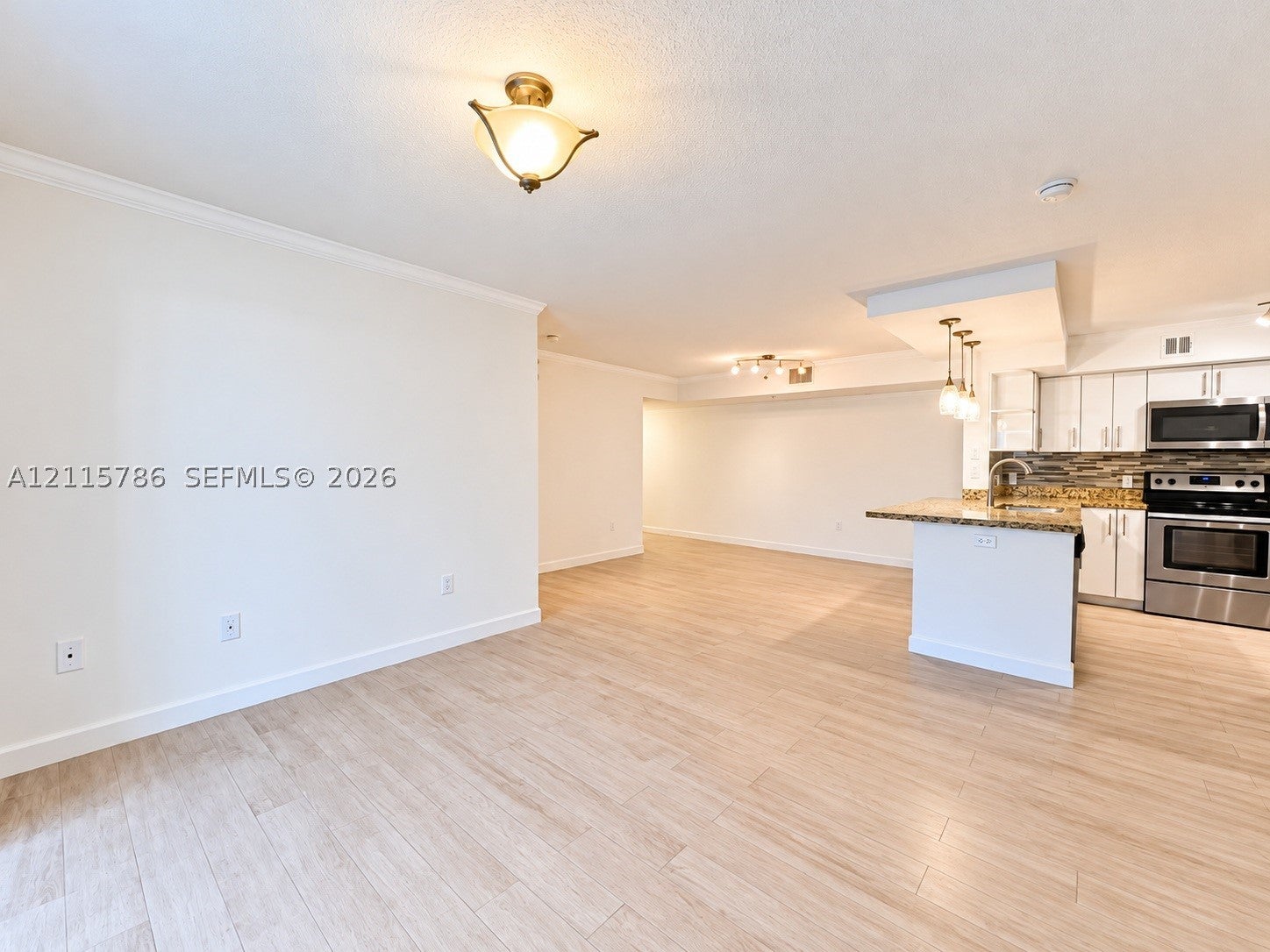 2494 Centergate Dr 202