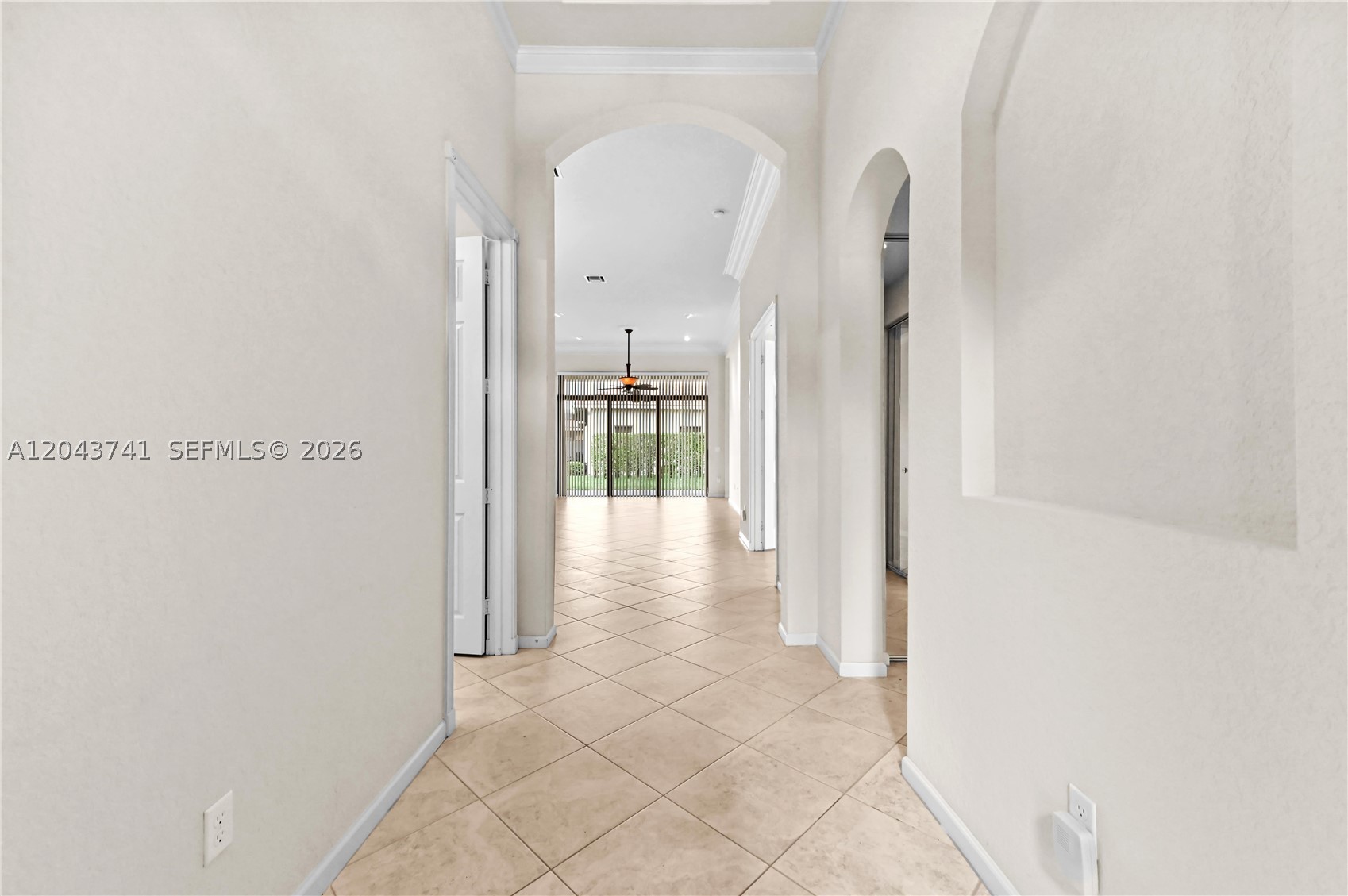 6823 Fabiano Cir