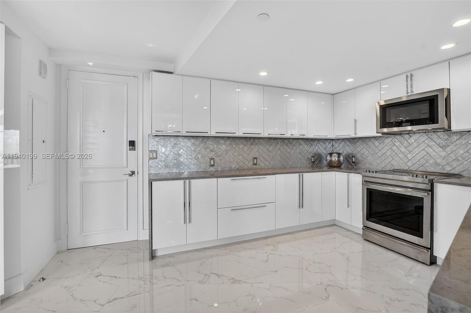 ADMIRALS WALK TOWER CONDO - Residential