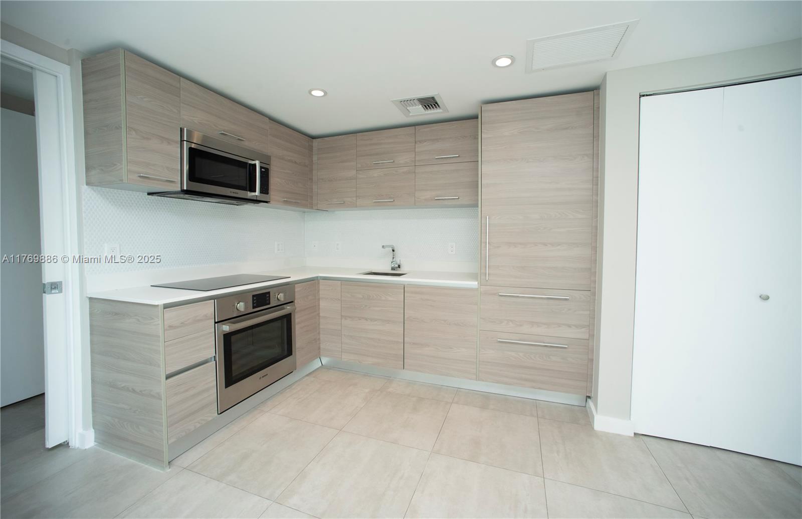1300 S MIAMI AVENUE CONDO - Residential