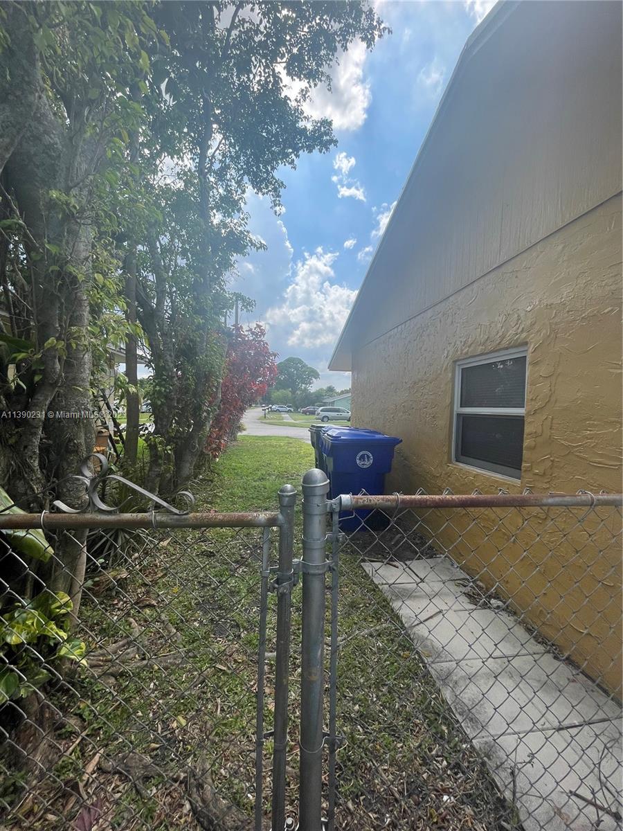 NORTH LAUDERDALE VILLAGE - Residential Lease