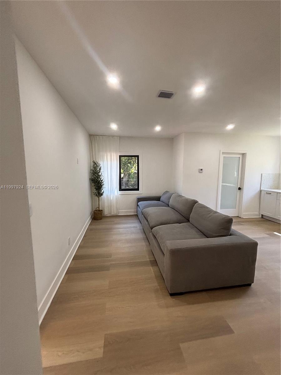 View photos, virtual tours, details... 1231 Lisbon St