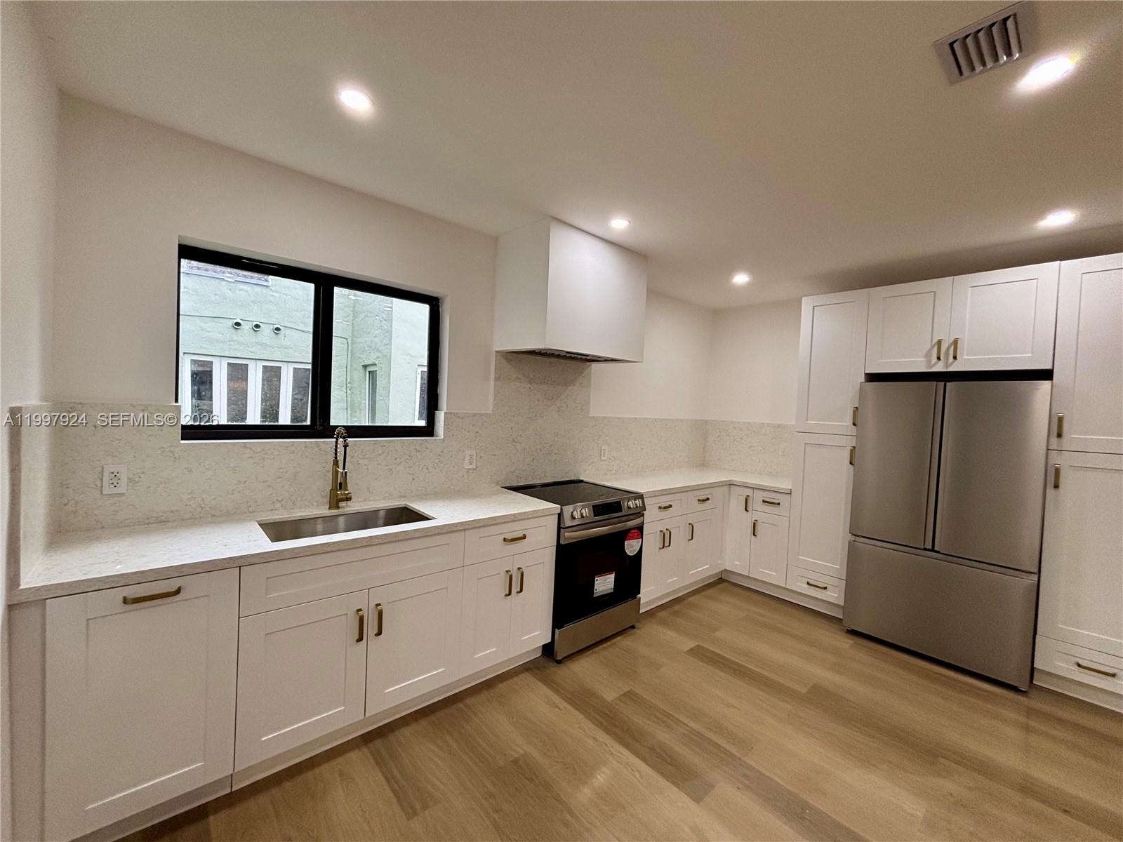 View photos, virtual tours, details... 1231 Lisbon St