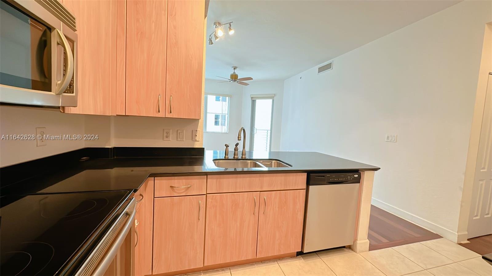 RADIUS CONDO - Residential Lease