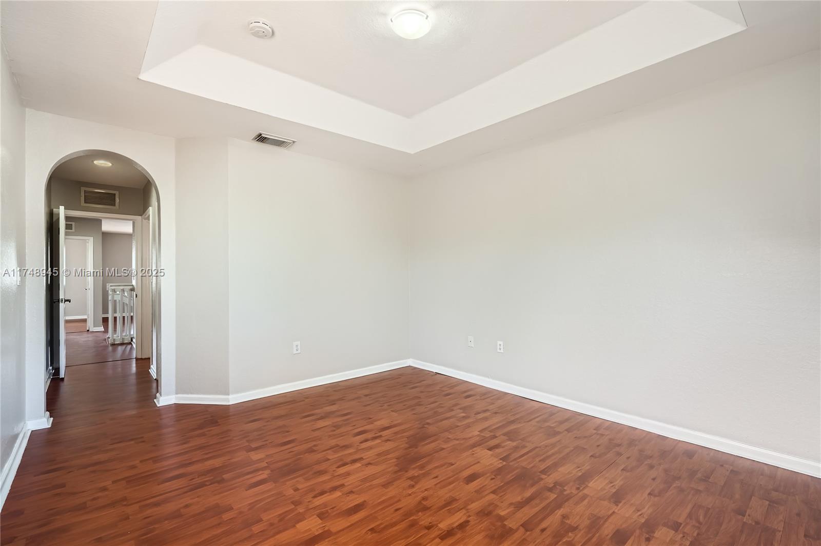 MANDARIN LAKES - Residential