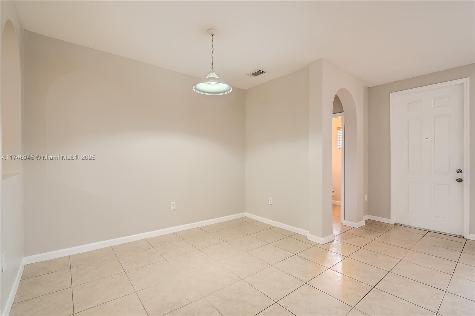 MANDARIN LAKES - Residential