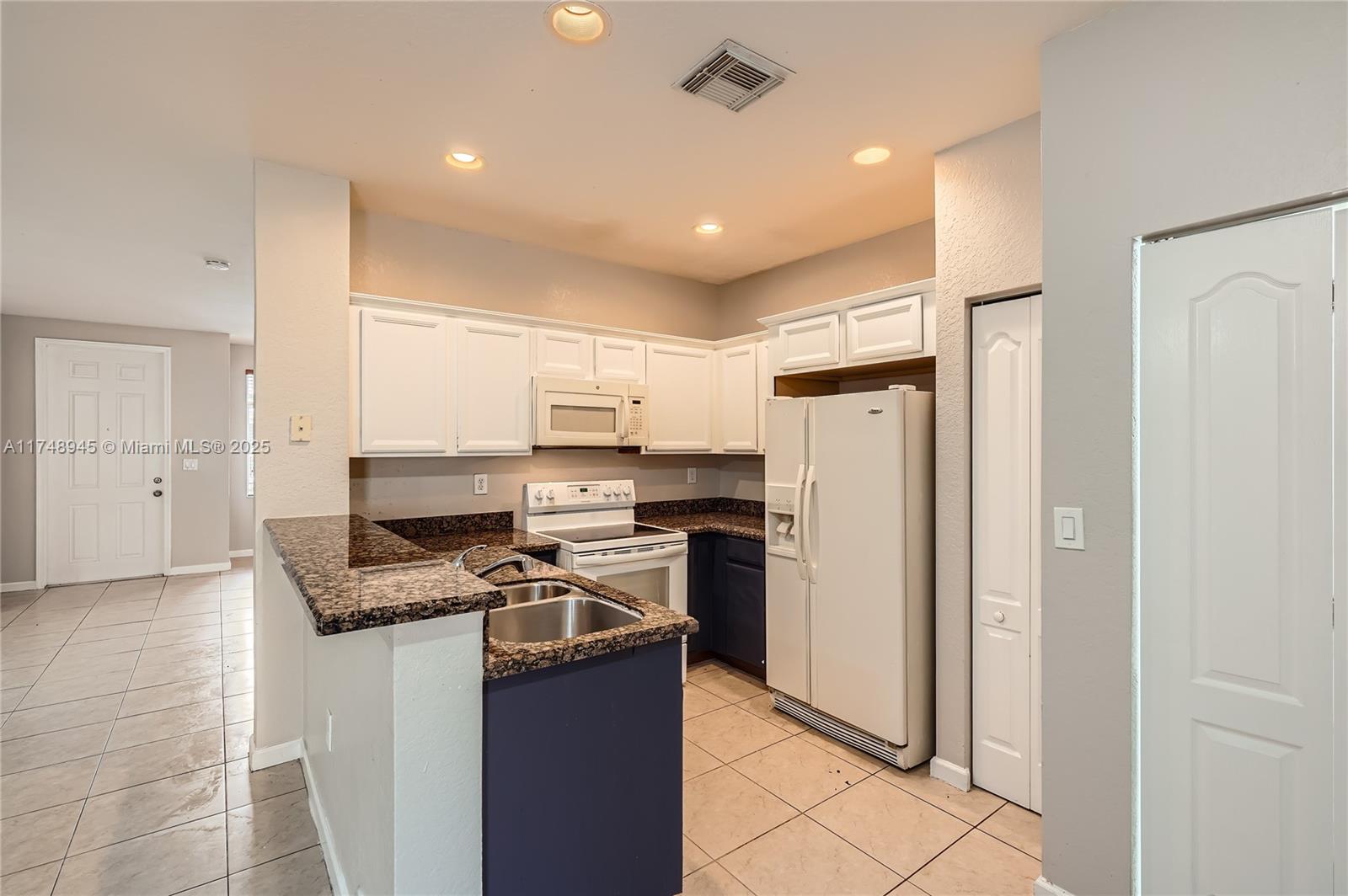 MANDARIN LAKES - Residential