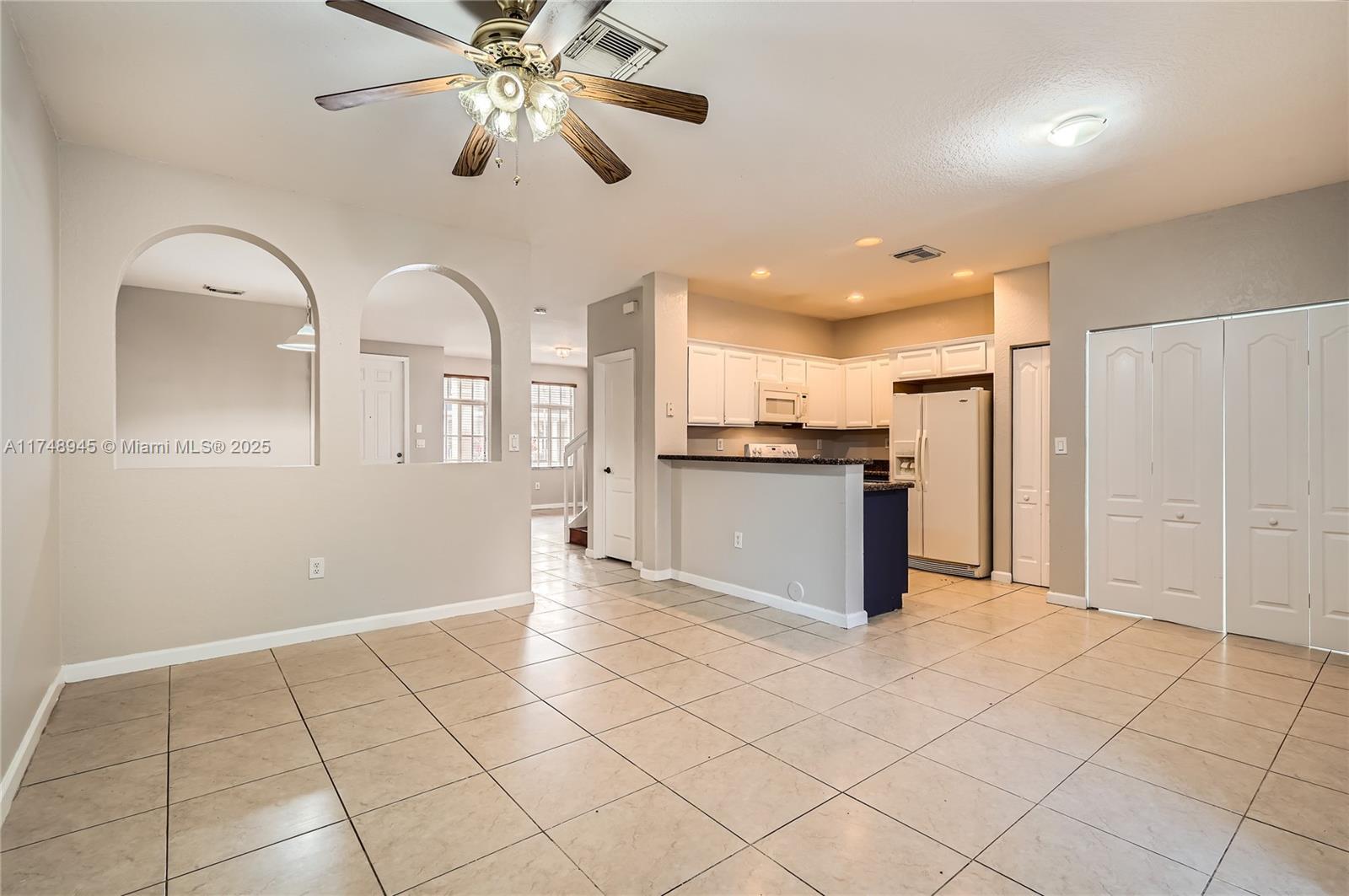 MANDARIN LAKES - Residential
