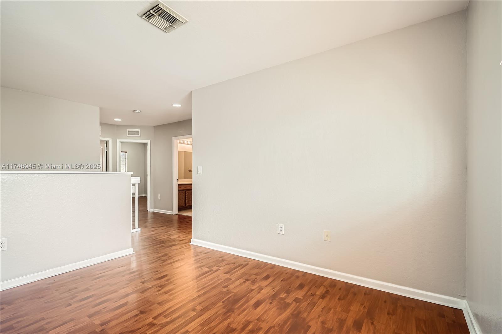 MANDARIN LAKES - Residential