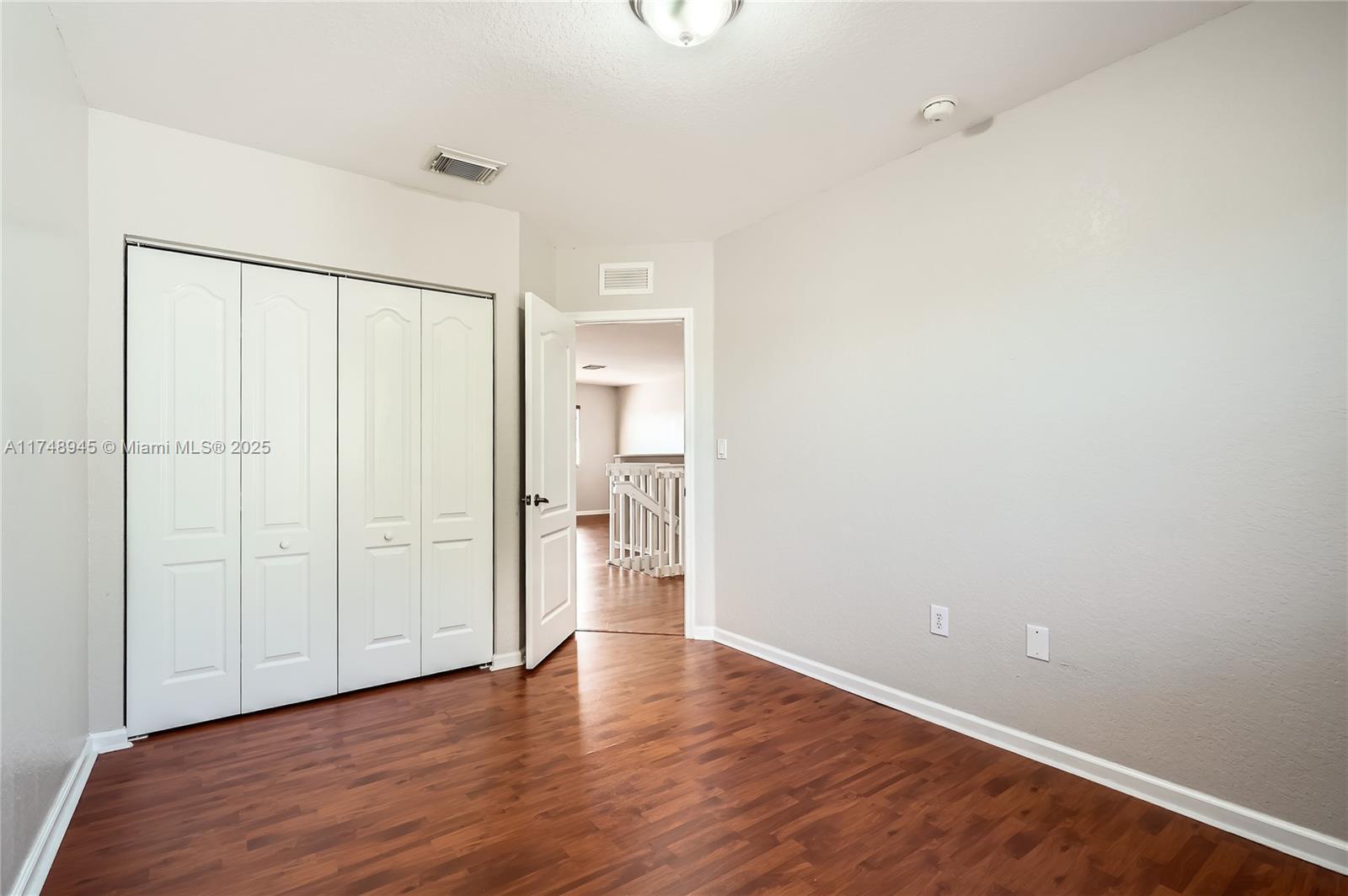 MANDARIN LAKES - Residential