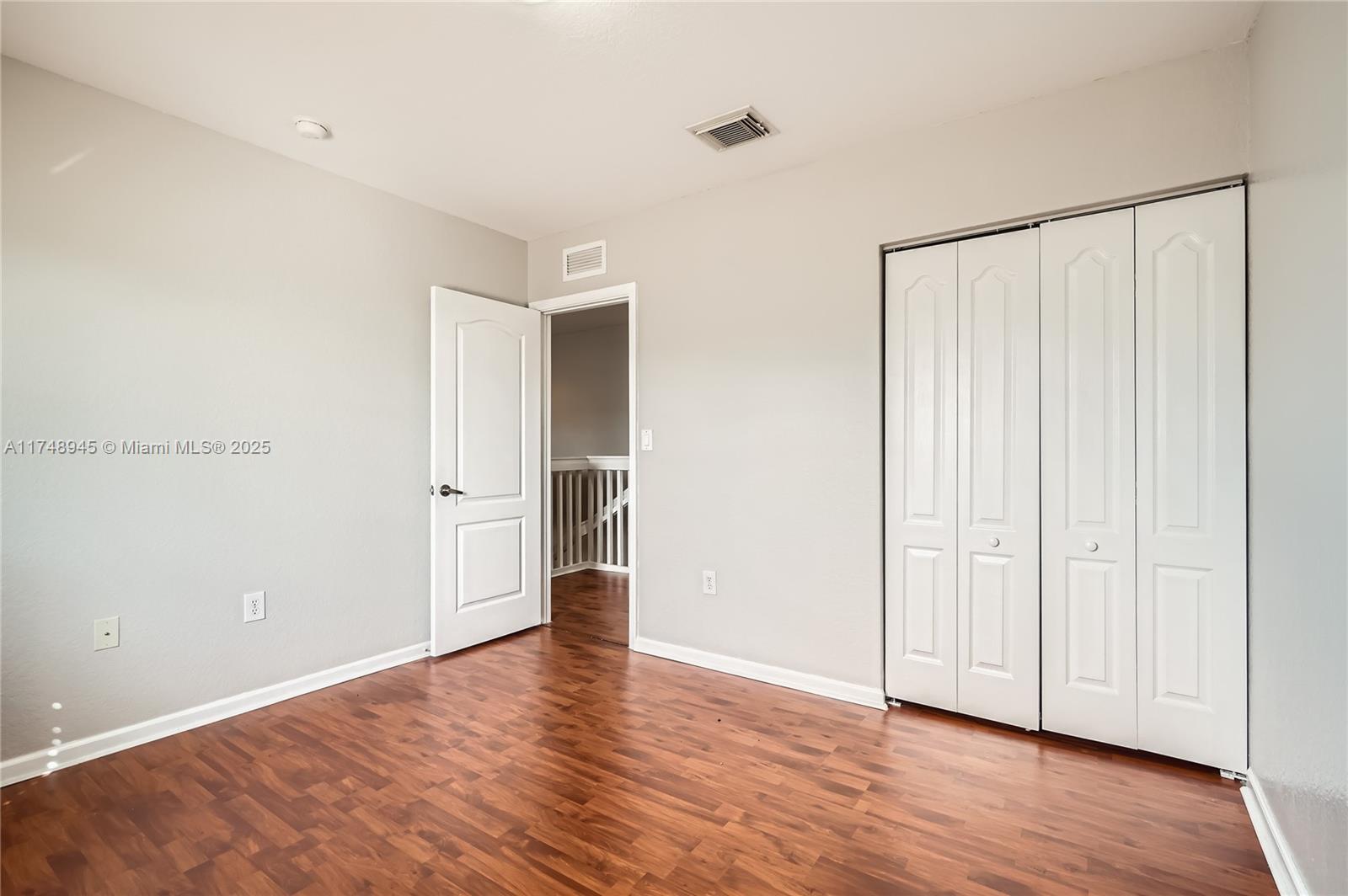 MANDARIN LAKES - Residential