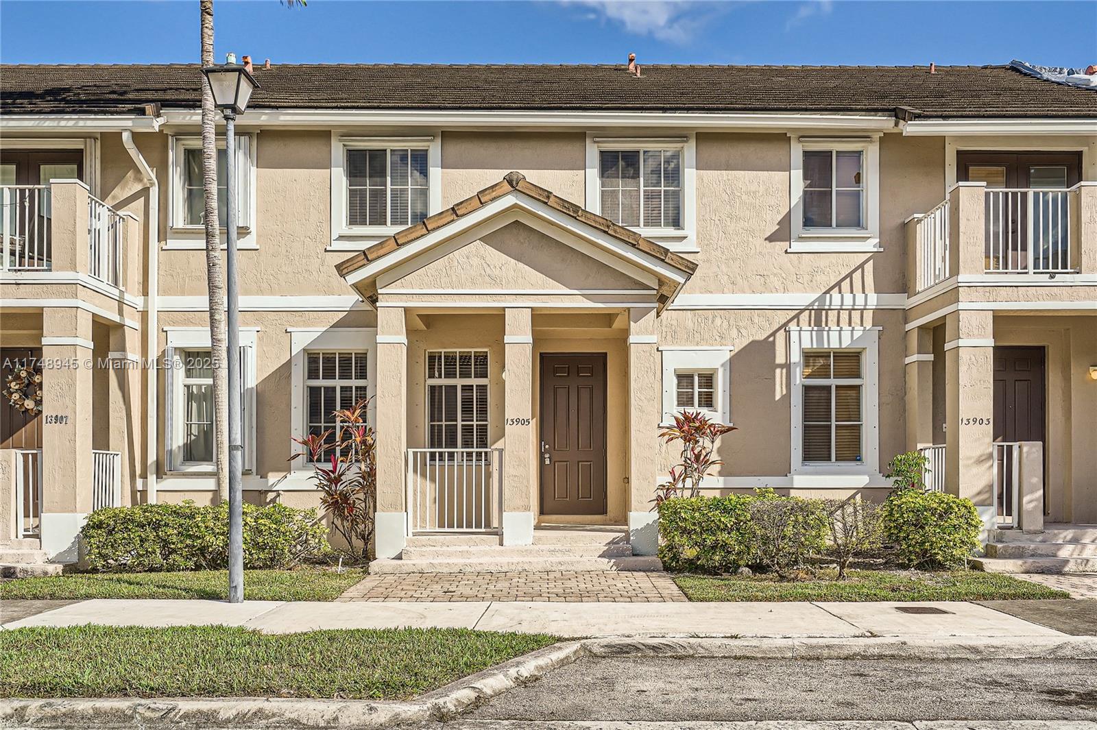 MANDARIN LAKES - Residential