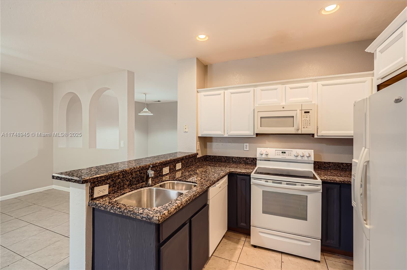 MANDARIN LAKES - Residential