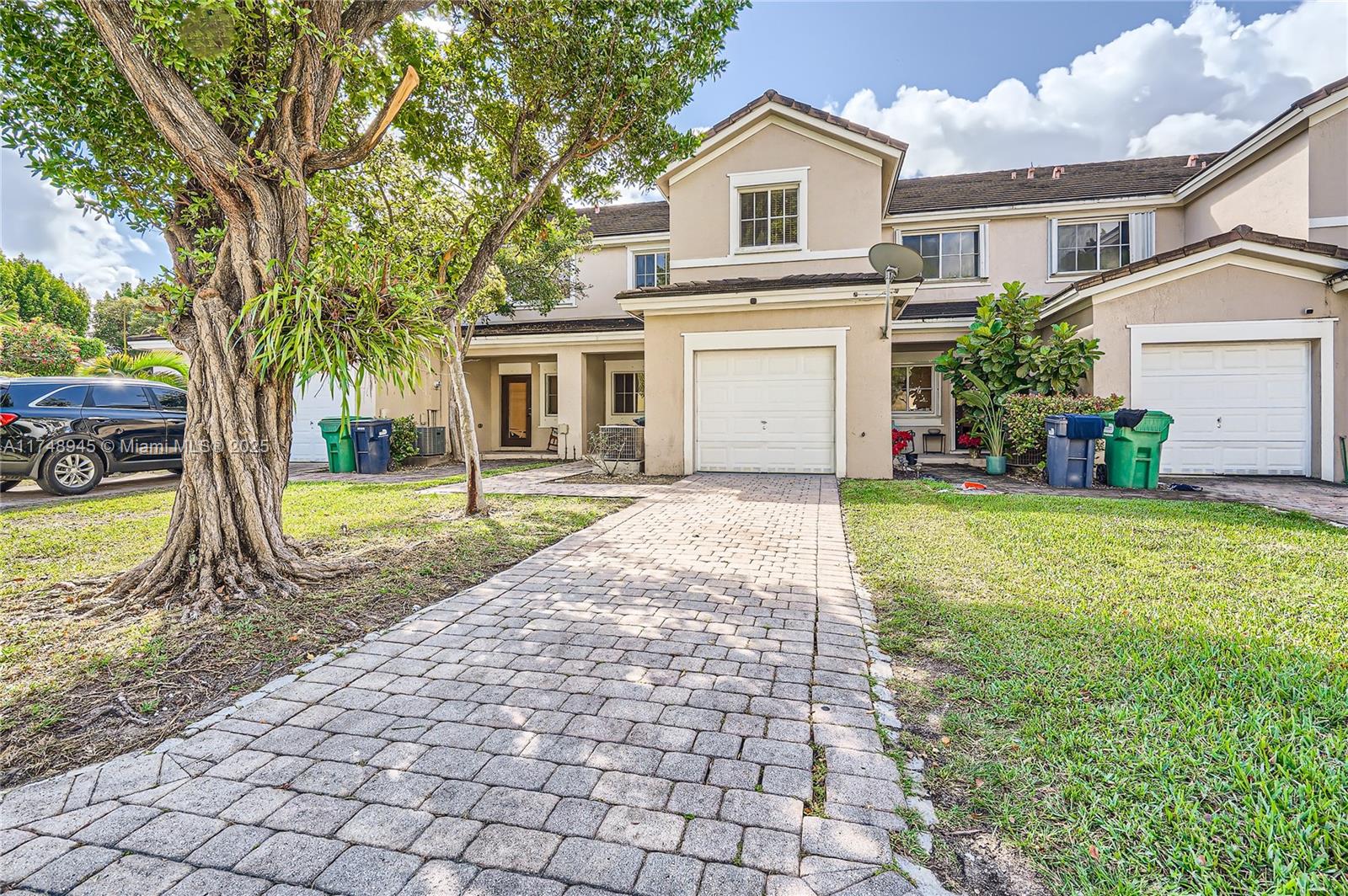 MANDARIN LAKES - Residential