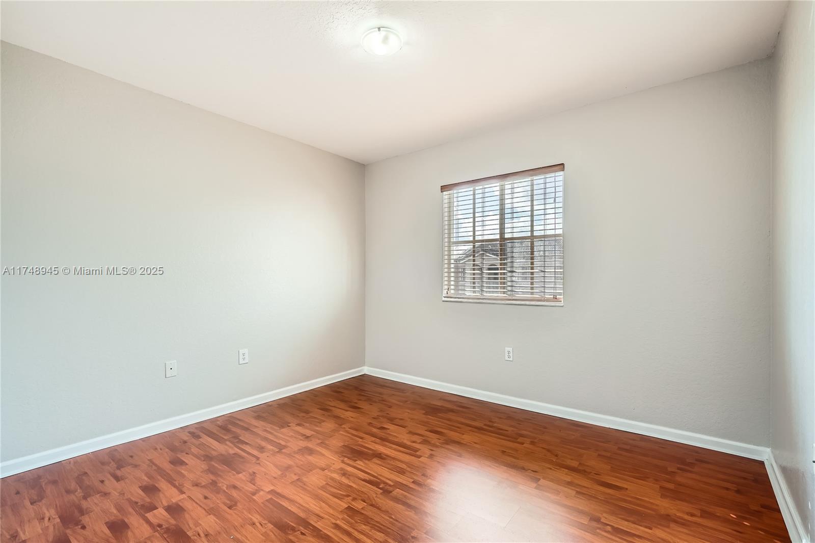 MANDARIN LAKES - Residential