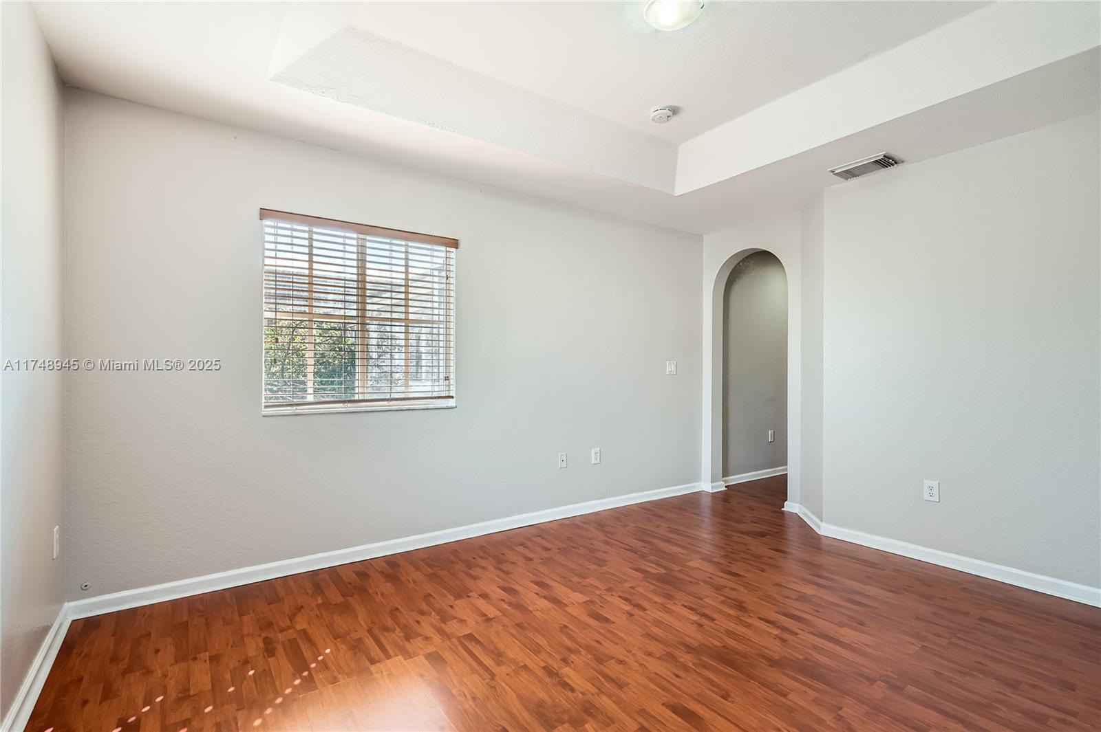 MANDARIN LAKES - Residential