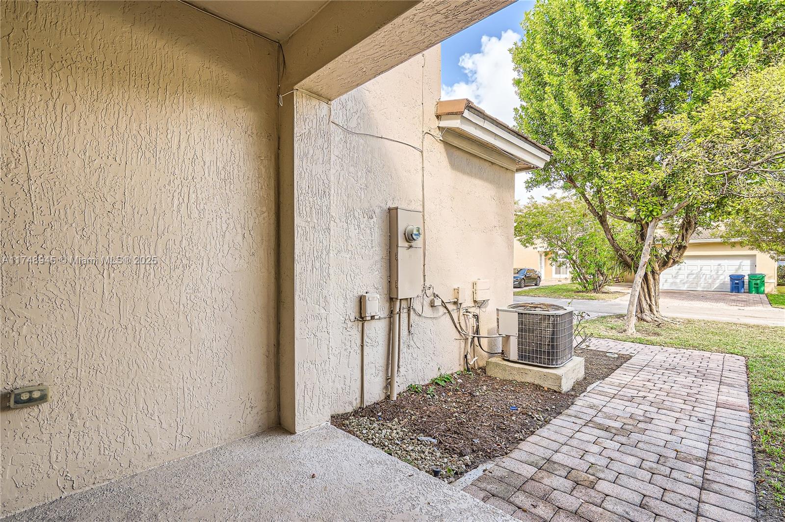 MANDARIN LAKES - Residential