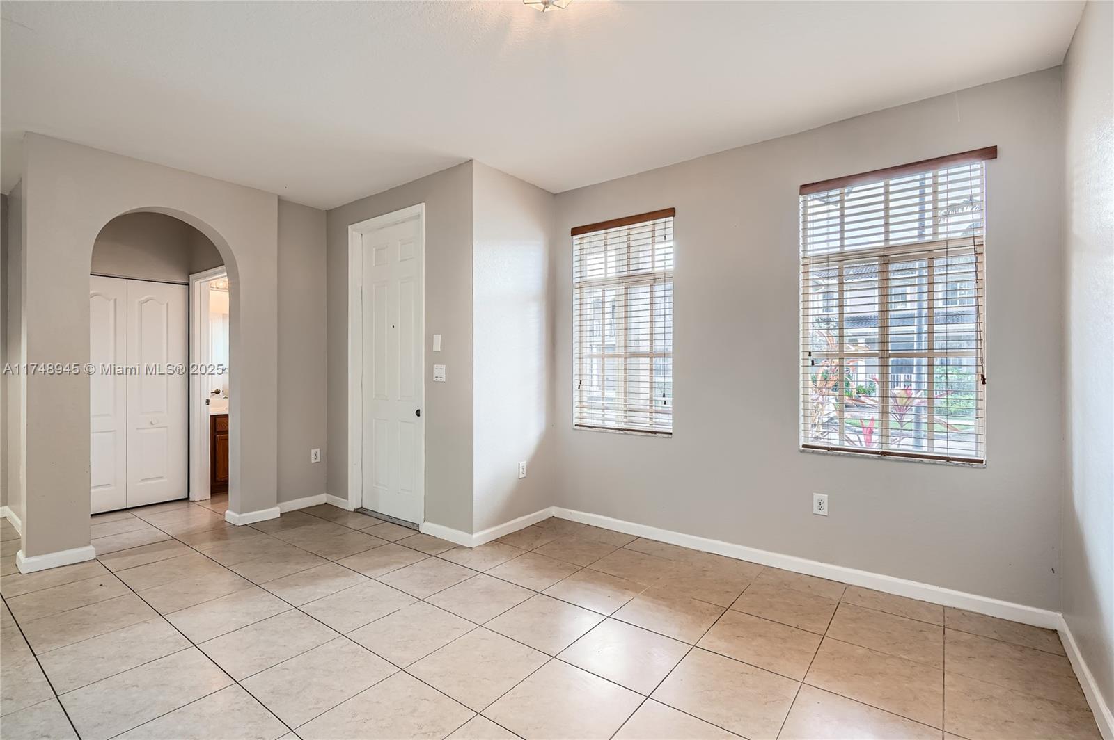 MANDARIN LAKES - Residential