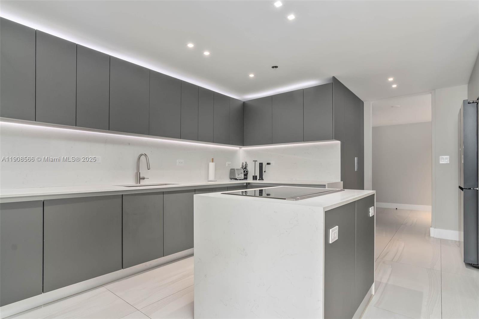 DELVISTA TOWERS CONDO - Residential Lease